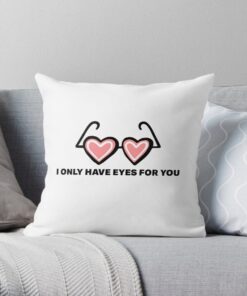 white throw pillow