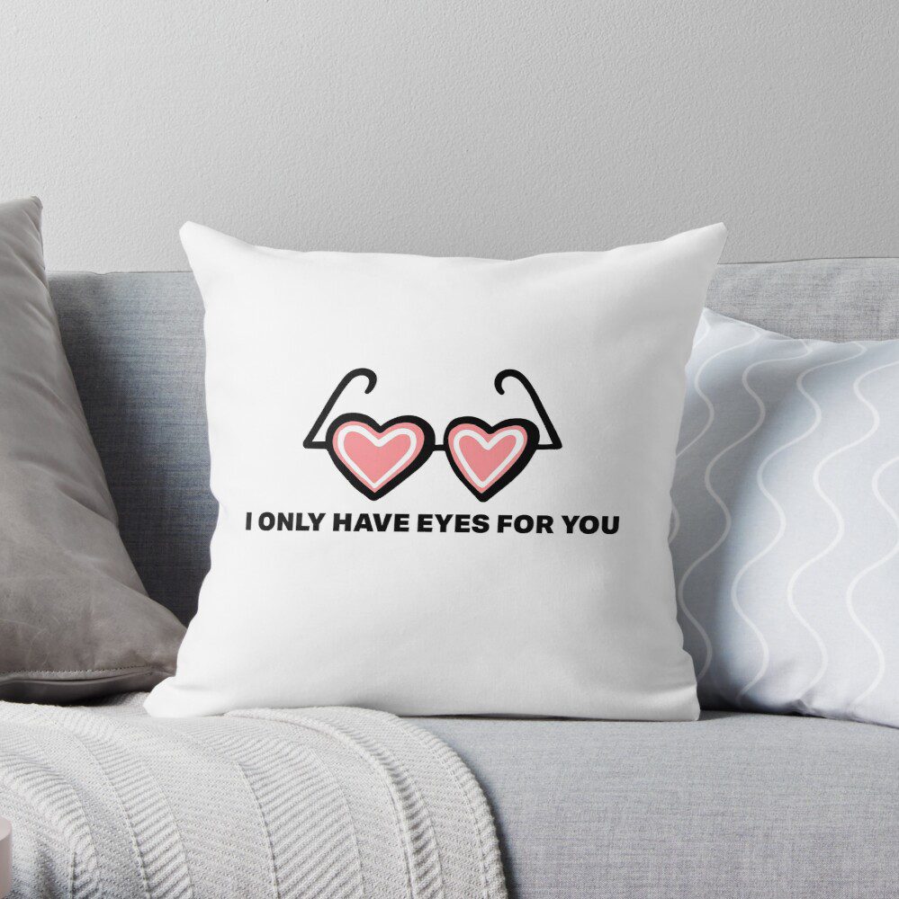 white throw pillow
